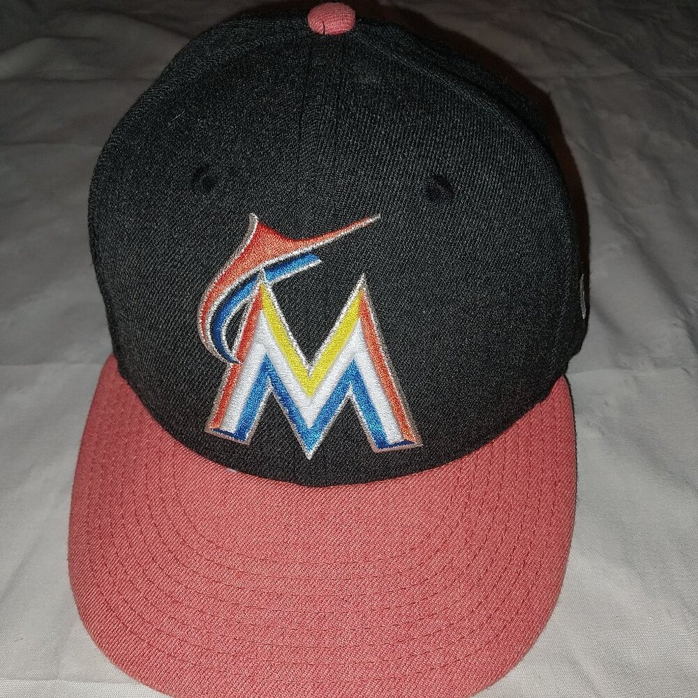 The Miami Marlins New Era 59FIFTY Snapback Cap Unisex Size 7.25 Black & Orange
